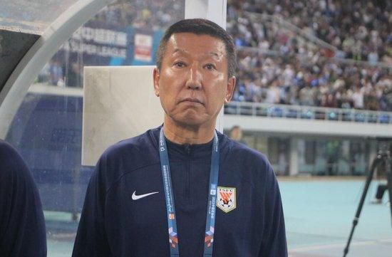 久久久久成人精品一区二区