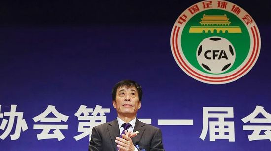 纲手被扒开腿做同人免费